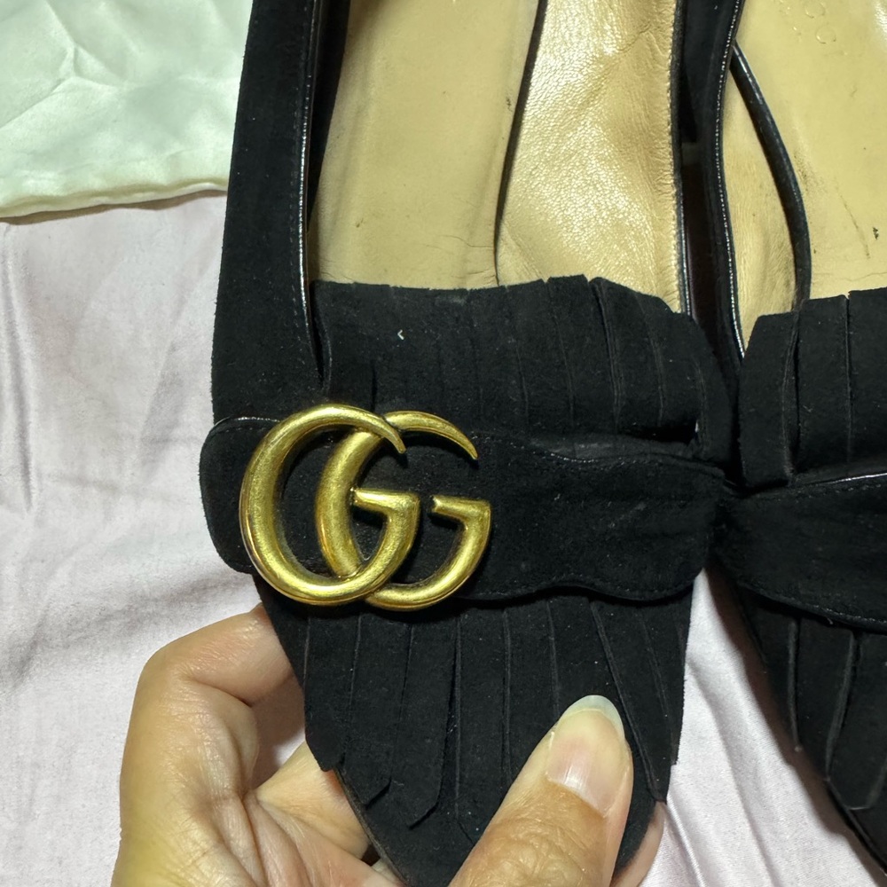 Gucci Women's Black Suede Fringe Loafers with Gold GG Hardware Size 6 - Picture 4 of 16